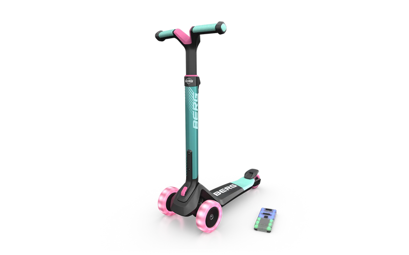BERG Nexo Foldable Lights LED-Deck 3 Wheeled Scooter, Learning SPACE