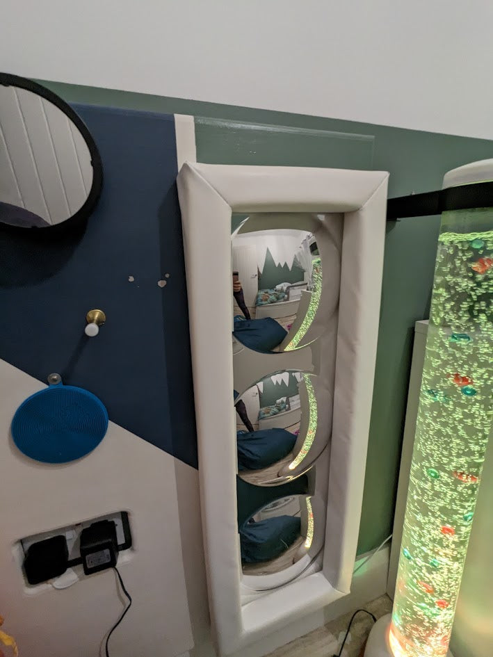 Soft Frame Mirror with 3 Dome Bubbles, Learning SPACE