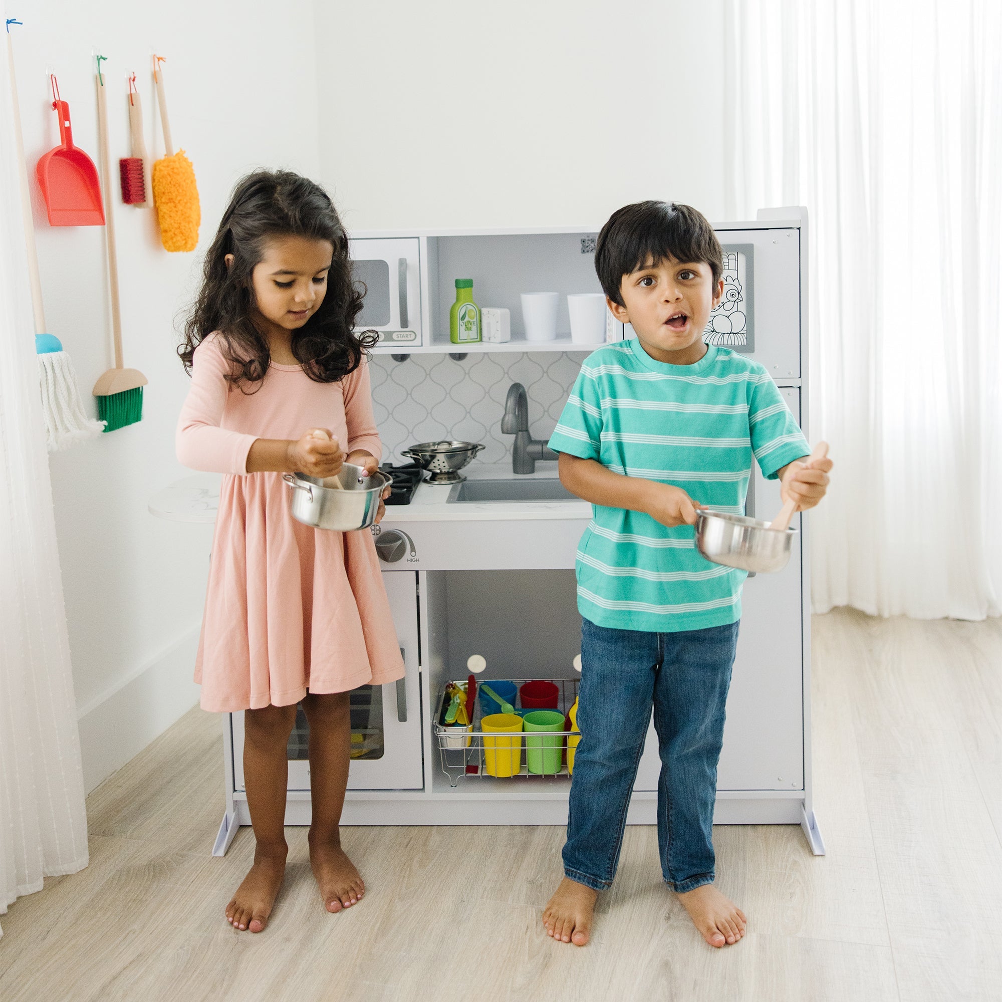 Stainless Steel Pots and Pans Pretend Play Kitchen Set for Kids 8 pcs