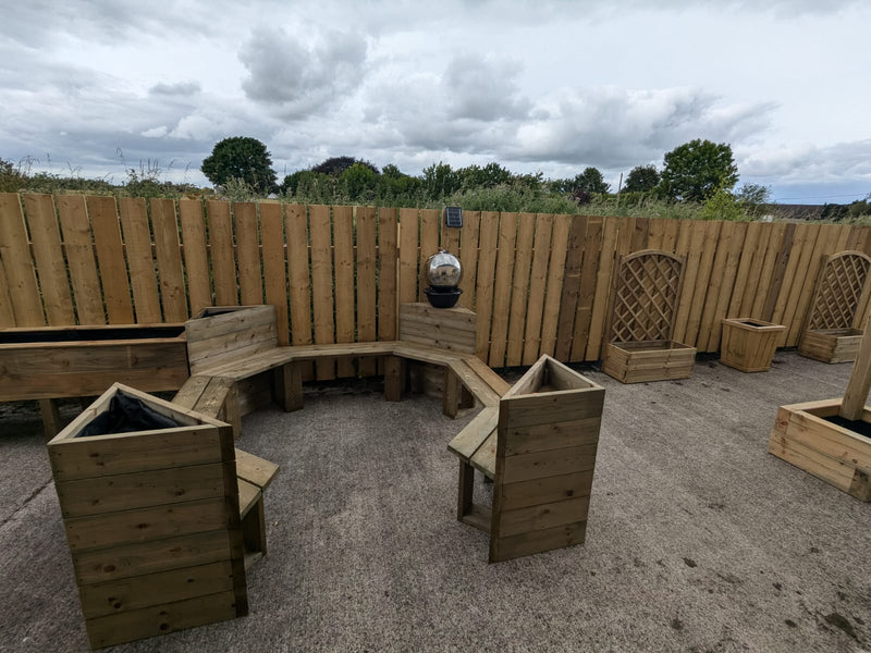 The curved Bench and planter approx. 2.50m x 2.50m, Learning SPACE